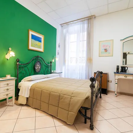 Le Tre Stelle Гостевой дом Кальяри