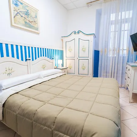 Le Tre Stelle Гостевой дом Кальяри